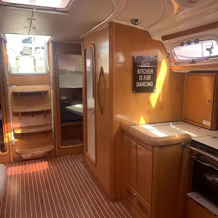 An Amazing Experience Enjoy The From A Boat Up To 8 People Holiday home